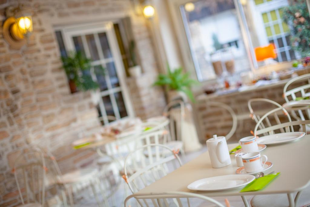 ביון Hostellerie De Bretonniere - Groupe Logis Hotels מראה חיצוני תמונה